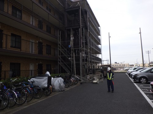足場架け時警備員
